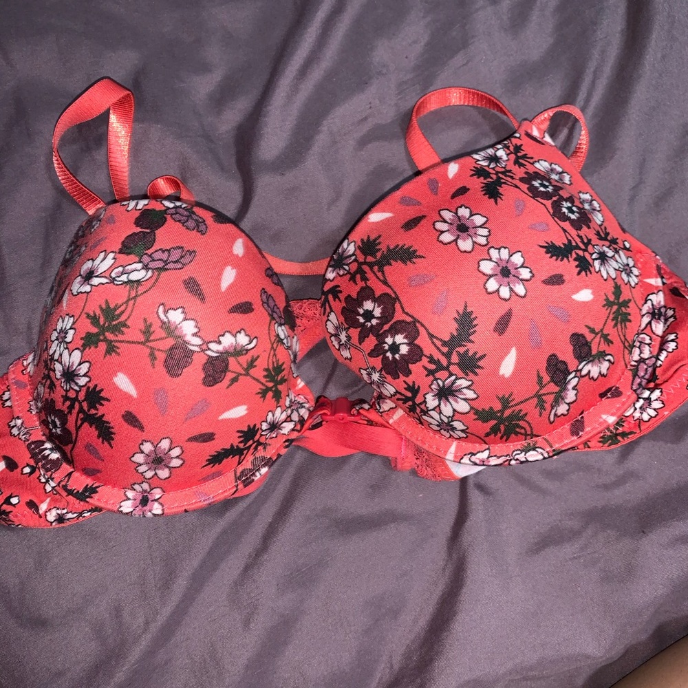bras - Picture 2 of 8